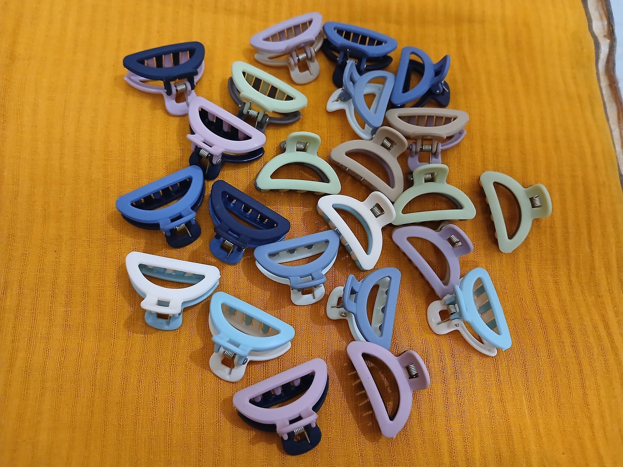 Dual Tone Assorted Hair Clips Set Of 5 - Image 2